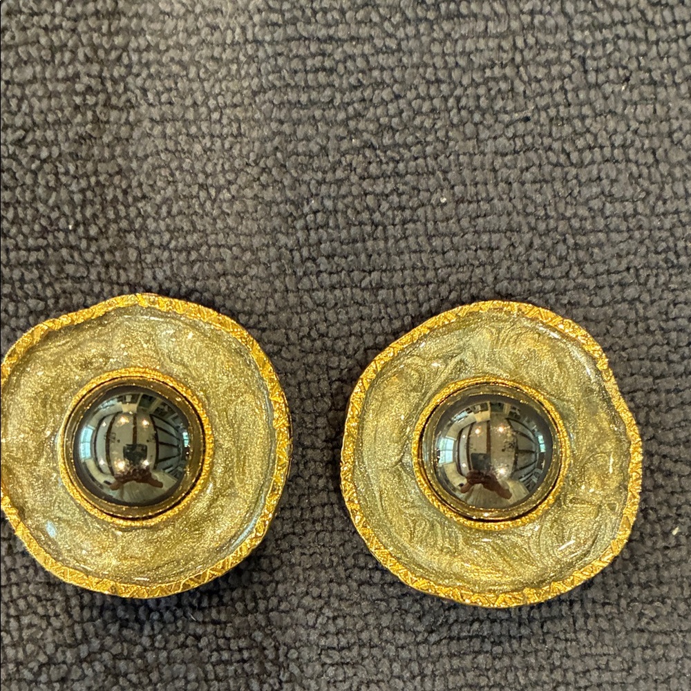 Gold, green and black retro shoe clips